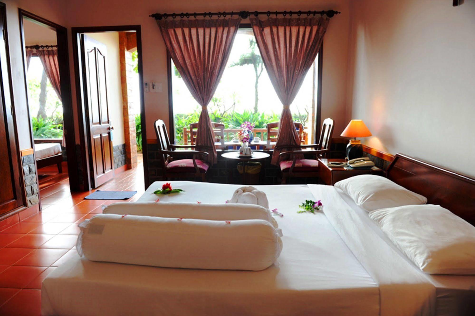Vinh Suong Seaside Hotel And Resort Phan Thiết Buitenkant foto