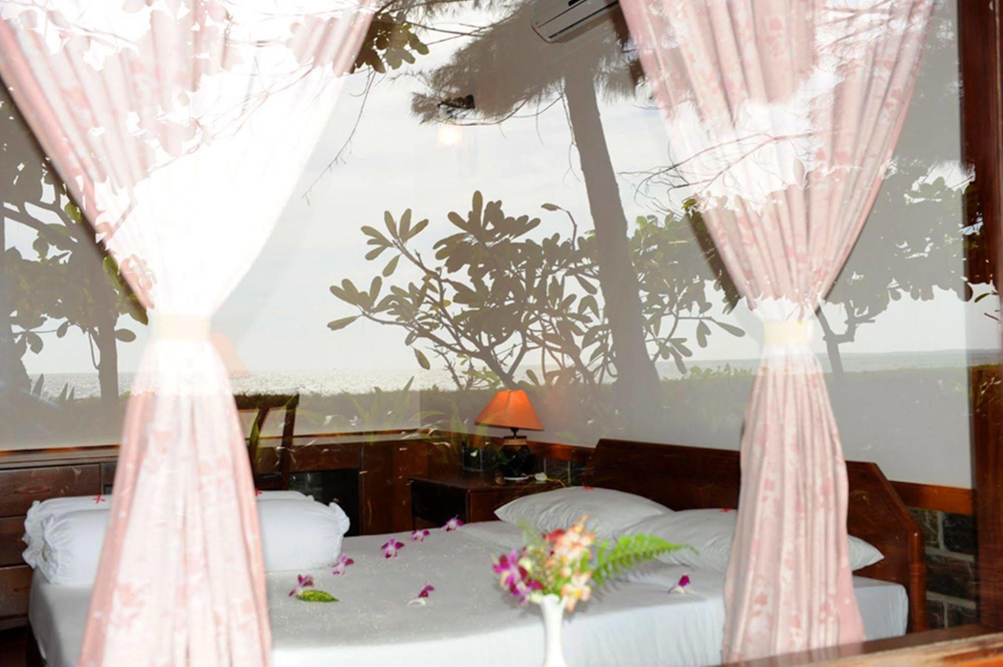 Vinh Suong Seaside Hotel And Resort Phan Thiết Buitenkant foto