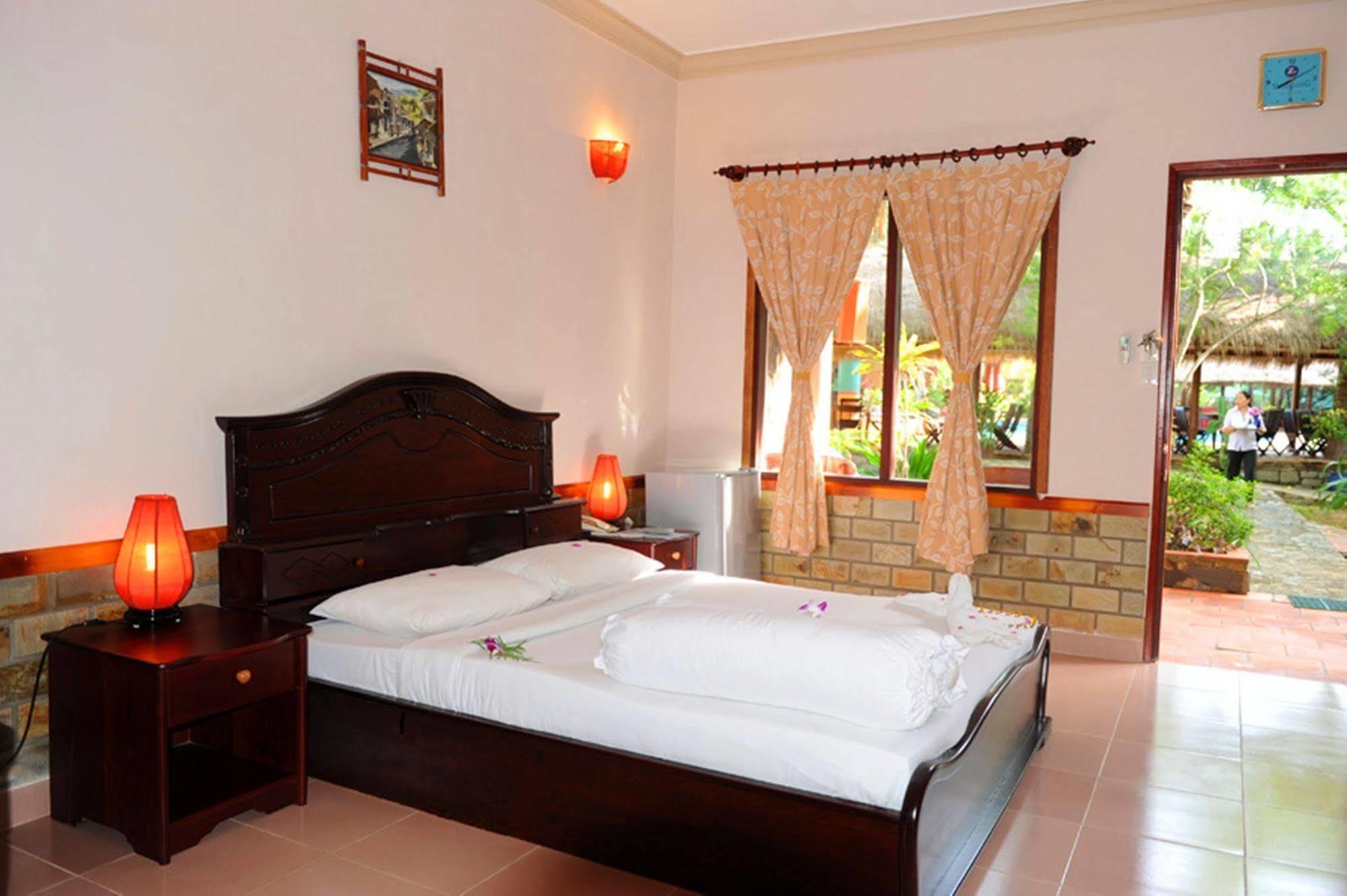 Vinh Suong Seaside Hotel And Resort Phan Thiết Buitenkant foto