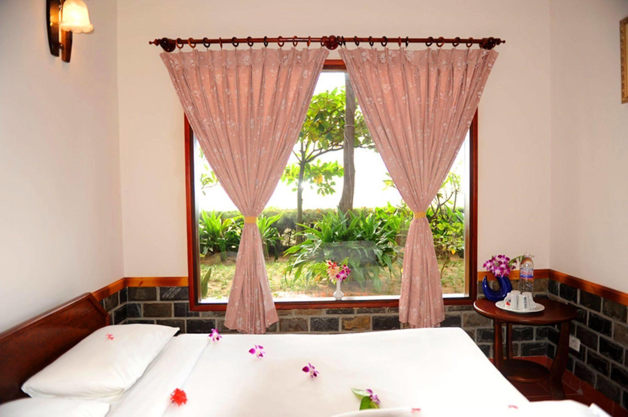 Vinh Suong Seaside Hotel And Resort Phan Thiết Buitenkant foto